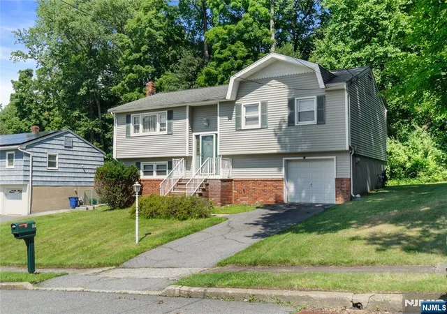 Photo 1 of Sale Pending at 17 Stafford Dr, Wanaque, NJ 07465 | MLS# 26029104 | Listing updated on 2026-08-31