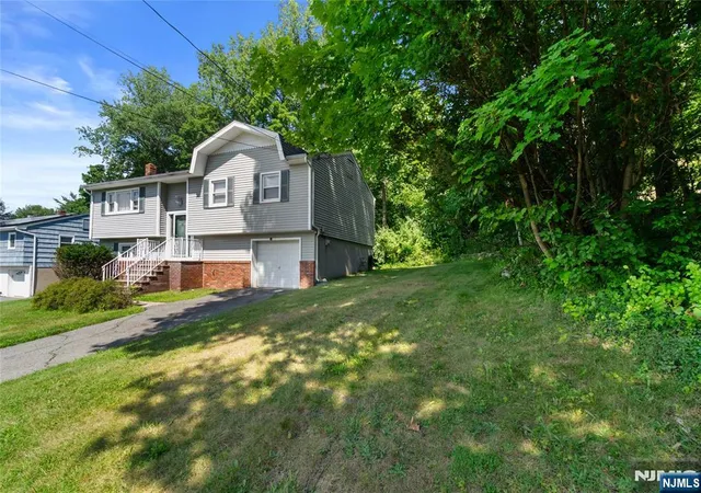 Photo 2 of Sale Pending at 17 Stafford Dr, Wanaque, NJ 07465 | MLS# 26029104 | Listing updated on 2026-08-31