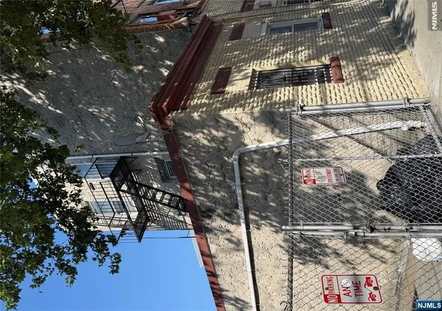 Photo 4 of House for sale at 6201 Hudson Ave, West New York, NJ 07093 | MLS# 26029120 | Listing updated on 2026-08-25