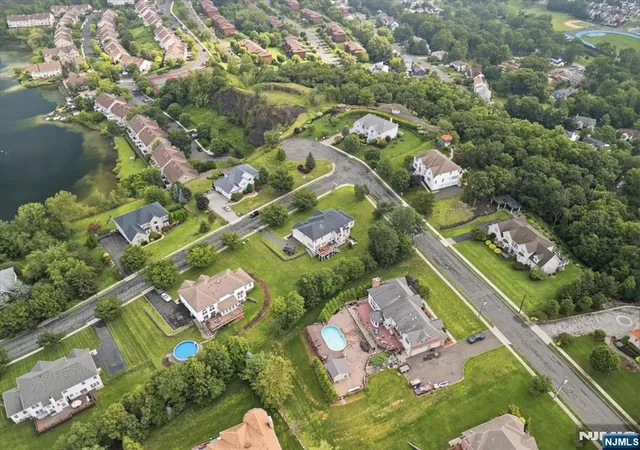 3rd image of 1 Cedar Ct, North Haledon, NJ 07508 | MLS# 26029126
