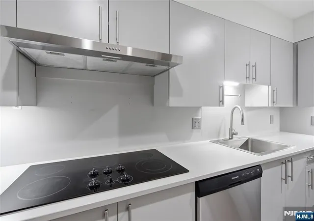 Listing Photo 4 - Condo for sale in building located at 207 Shearwater Ct, Jersey City, NJ 07305 - Unit #17