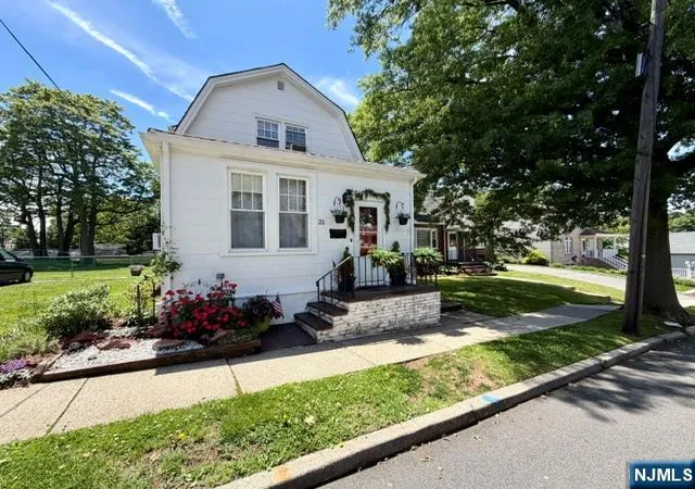 Photo 2 of Sale Pending at 31 Hope St, Nutley, NJ 07110 | MLS# 26029142 | Listing updated on 2026-08-31