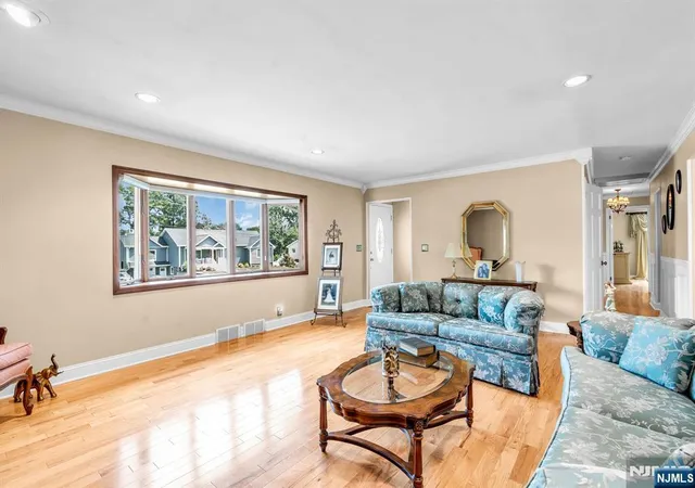 Photo 4 of House for sale at 8 Cove Lane Rd, Hanover Township, NJ 07981 | MLS# 26029156 | Listing updated on 2026-08-14