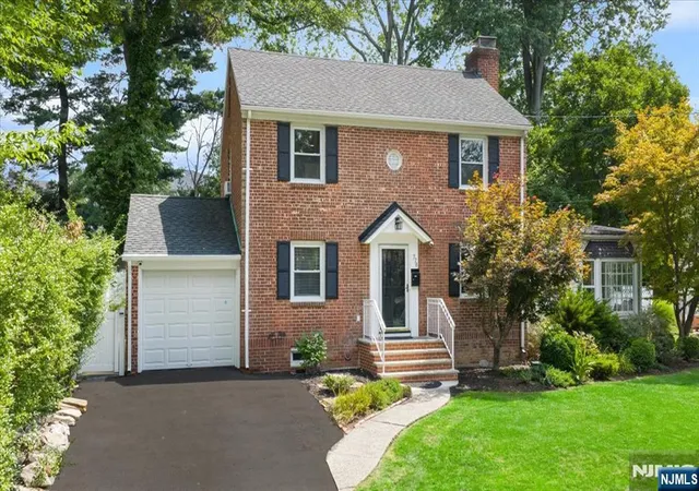 Photo 2 of Single family home for sale at 778 Oak Ave, River Edge, NJ 07661 | MLS# 26029171 | Listing updated on 2026-09-17