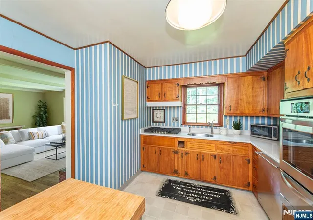4th image of 8 Haring Dr, Old Tappan, NJ 07675 | MLS# 26029197