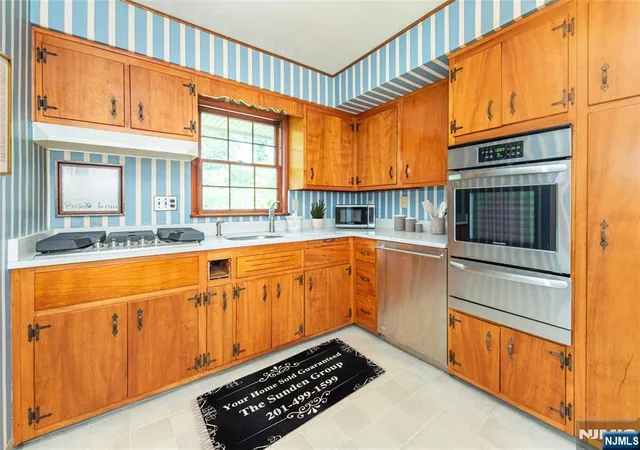 5th image of 8 Haring Dr, Old Tappan, NJ 07675 | MLS# 26029197