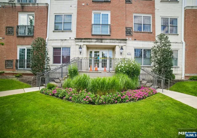 Listing Photo 4 - Condo for sale in building located at 4101 Piermont, Tenafly, NJ 07670 - Unit #1203
