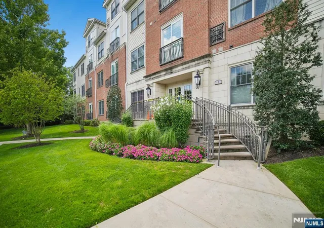 Listing Photo 5 - Condo for sale in building located at 4101 Piermont, Tenafly, NJ 07670 - Unit #1203