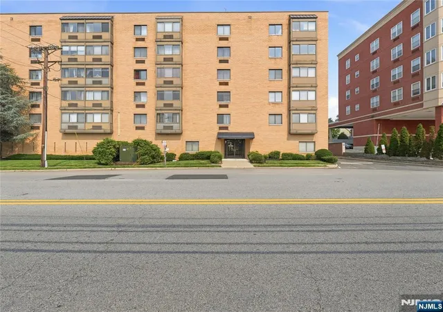 Photo 2 of Sale Pending at 5 Linden St #6i, Hackensack, NJ 07601 | MLS# 26029213 | Listing updated on 2026-09-08