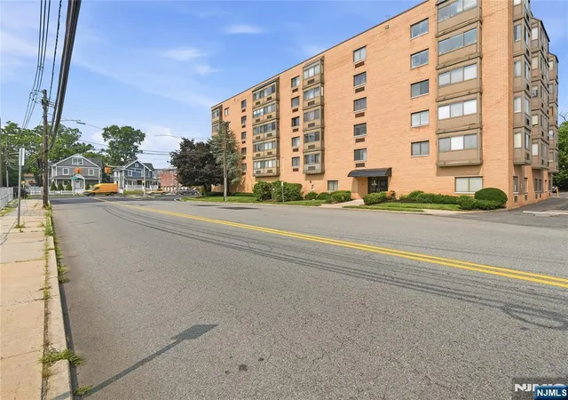 Photo 2 of Sale Pending at 5 Linden St #6i, Hackensack, NJ 07601 | MLS# 26029213 | Listing updated on 2026-09-08