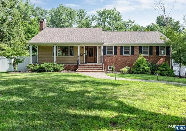 Photo 1 of Sale Pending at 425 Clinton Ave, Wyckoff, NJ 07481 | MLS# 26029229 | Listing updated on 2026-08-15