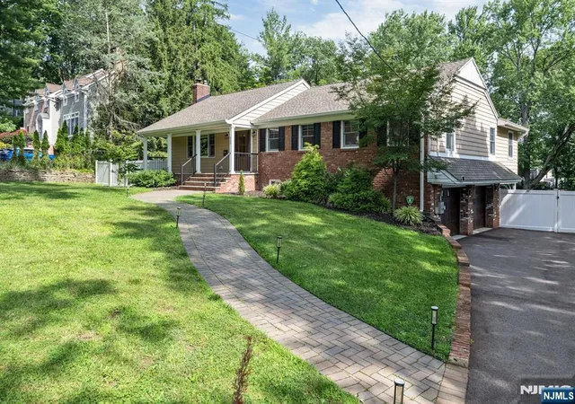 Photo 2 of Sale Pending at 425 Clinton Ave, Wyckoff, NJ 07481 | MLS# 26029229 | Listing updated on 2026-08-15