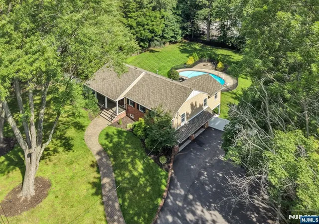 Photo 3 of Sale Pending at 425 Clinton Ave, Wyckoff, NJ 07481 | MLS# 26029229 | Listing updated on 2026-08-15