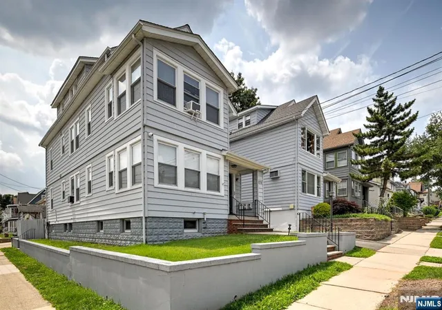 Photo 3 of Sale Pending at 275 Greylock Pkwy, Belleville, NJ 07109 | MLS# 26029235 | Listing updated on 2026-08-28