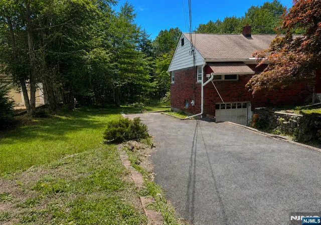 4th image of 84 Grove St, Oakland, NJ 07436 | MLS# 26029244