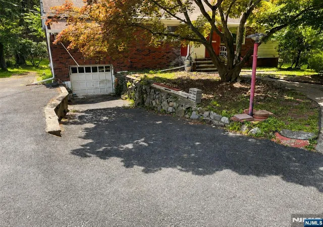 5th image of 84 Grove St, Oakland, NJ 07436 | MLS# 26029244