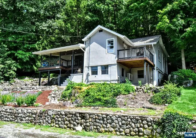 Photo 2 of Sale Pending at 454 Skyline Lake Dr, Ringwood, NJ 07456 | MLS# 26029256 | Listing updated on 2026-09-12