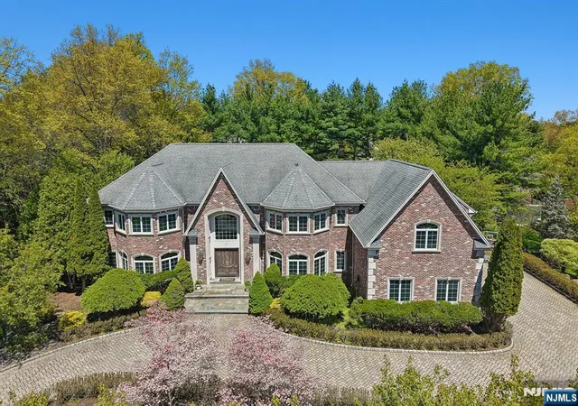 Photo 2 of Sale Pending at 47 Cortland Trl, Mahwah, NJ 07430 | MLS# 26029257 | Listing updated on 2026-09-03