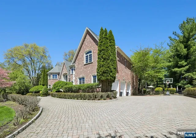 Photo 3 of Sale Pending at 47 Cortland Trl, Mahwah, NJ 07430 | MLS# 26029257 | Listing updated on 2026-09-03