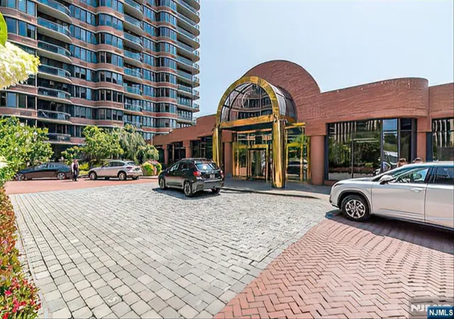 3rd image of 100 Carlyle Dr #VG6, Cliffside Park, NJ 07010 | MLS# 26029261