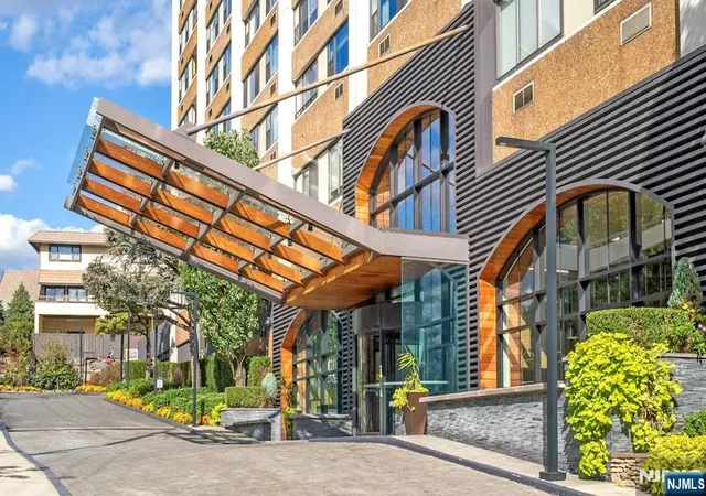 2nd image of 250 Gorge Rd #10 J, Cliffside Park, NJ 07010 | MLS# 26029264