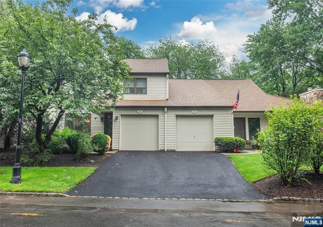 Photo 3 of Sale Pending at 13 Stonegate Dr, Roseland, NJ 07068 | MLS# 26029271 | Listing updated on 2026-08-18
