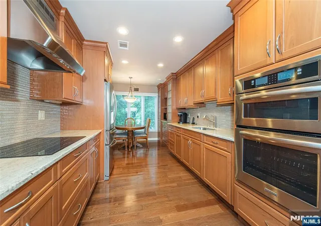 Photo 3 of Sale Pending at 13 Stonegate Dr, Roseland, NJ 07068 | MLS# 26029271 | Listing updated on 2026-08-18