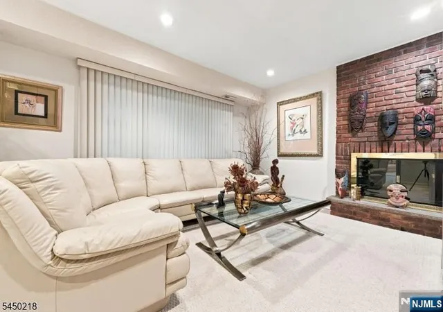Photo 4 of Single family home for sale at 18 Druid Hl Dr, Par Troy Hills Twp., NJ 07054 | MLS# 26029287 | Listing updated on 2026-09-05
