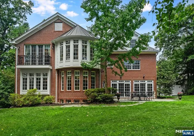 5th image of 294 Oakwood Rd, Englewood, NJ 07631 | MLS# 26029288