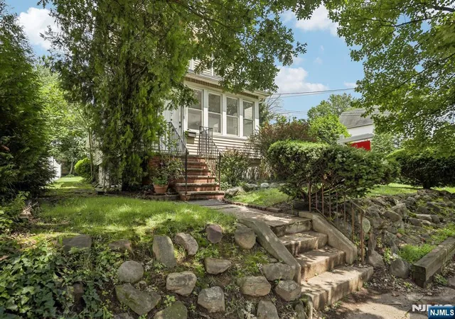 3rd image of 147 Phelps Ave, Englewood City, NJ 07631