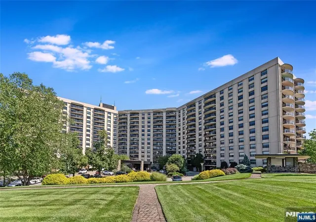 Condo for sale at 2 Claridge Dr #1NE, Verona, NJ 07044 | MLS# 26029308