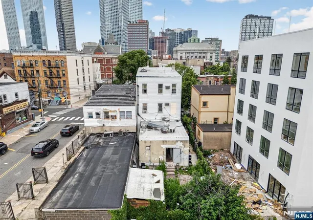 Photo 4 of House for sale at 154 Chestnut Ave, Jersey City, NJ 07306 | MLS# 26029316 | Listing updated on 2026-09-18