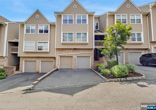Photo 1 of Sale Pending at 516 Windsor Dr, Palisades Park, NJ 07650 | MLS# 26029326 | Listing updated on 2026-08-28