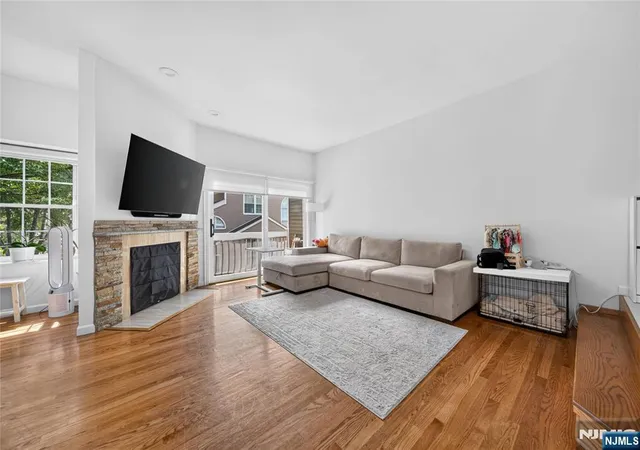 Photo 3 of Sale Pending at 516 Windsor Dr, Palisades Park, NJ 07650 | MLS# 26029326 | Listing updated on 2026-08-28