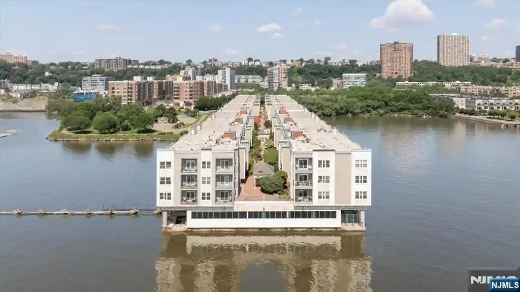 Listing Photo 1 - Condo for sale in 217 The Promenade located at 217 The Promenade, Edgewater, NJ 07020 - Unit 217 The Promenade