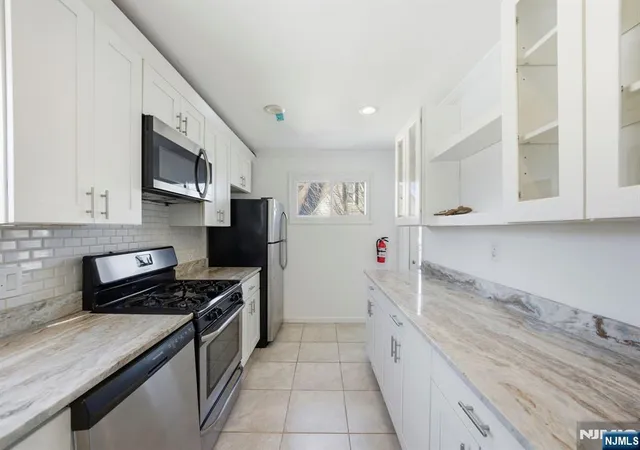 4th image of 125 Tunison Rd, New Brunswick, NJ 08901 | MLS# 26029359