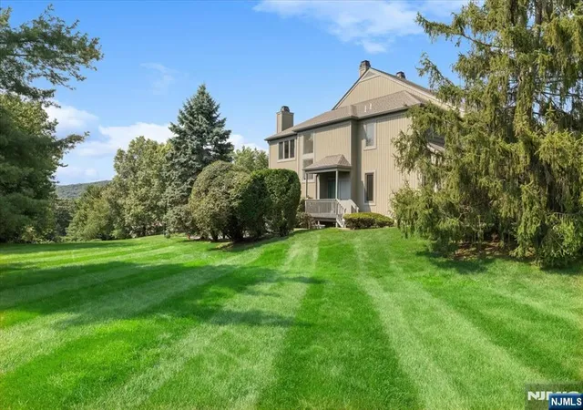 Photo 2 of Sale Pending at 594 Glasmere Rd, Mahwah, NJ 07430 | MLS# 26029376 | Listing updated on 2026-09-04