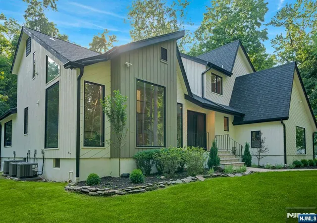 Photo 2 of Sale Pending at 160 Beacon St, Haworth, NJ 07641 | MLS# 26029381 | Listing updated on 2026-09-29