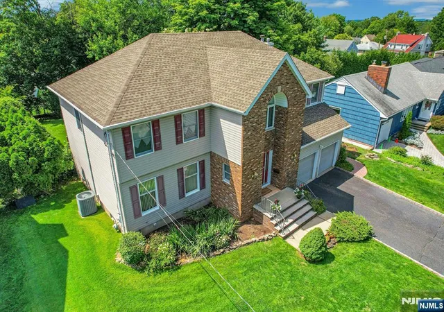 Photo 3 of Sale Pending at 885 Summit Ave, River Edge, NJ 07661 | MLS# 26029405 | Listing updated on 2026-08-22