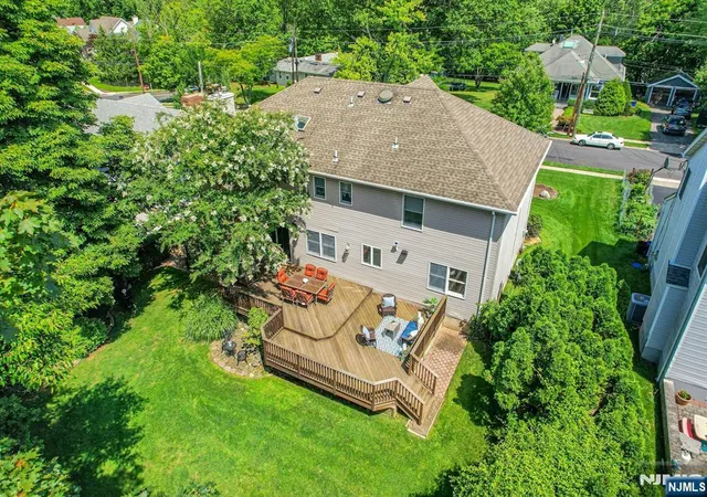 Photo 4 of Sale Pending at 885 Summit Ave, River Edge, NJ 07661 | MLS# 26029405 | Listing updated on 2026-08-22