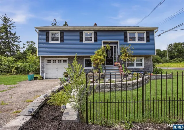 3rd image of 2 Scenic Dr, Green, NJ 07821 | MLS# 26029406