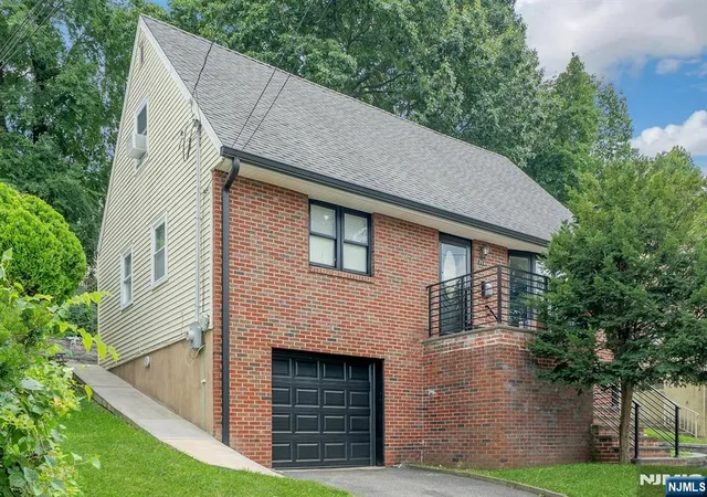 Photo 1 of Sale Pending at 774 Ravenhill Pl, Ridgefield, NJ 07657 | MLS# 26029412 | Listing updated on 2026-09-13