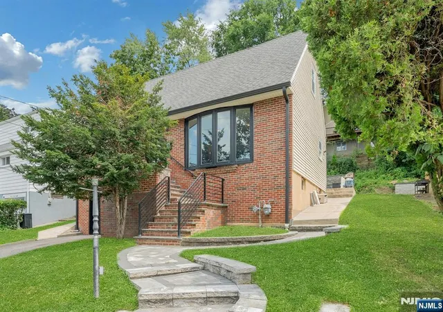 Photo 2 of Sale Pending at 774 Ravenhill Pl, Ridgefield, NJ 07657 | MLS# 26029412 | Listing updated on 2026-09-13