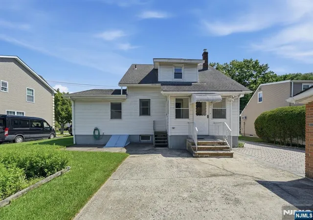 41st image of 305 Falmouth Ave, Elmwood Park, NJ 07407 | MLS# 26029429