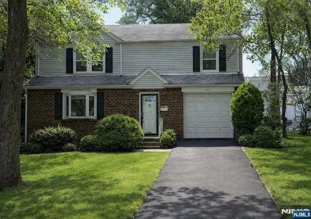 Photo 1 of Sale Pending at 984 E Lawn Dr, Teaneck, NJ 07666 | MLS# 26029446 | Listing updated on 2026-08-17