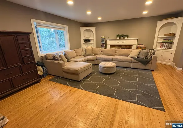 Photo 2 of Sale Pending at 984 E Lawn Dr, Teaneck, NJ 07666 | MLS# 26029446 | Listing updated on 2026-08-17