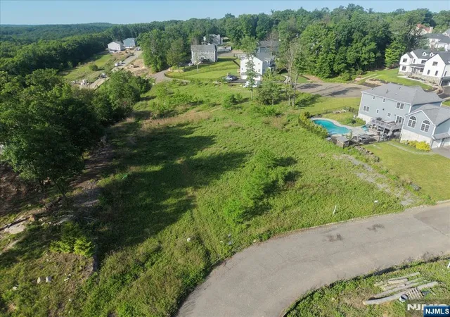 10th image of 60 Heritage Dr, West Milford, NJ 07480 | MLS# 26029447