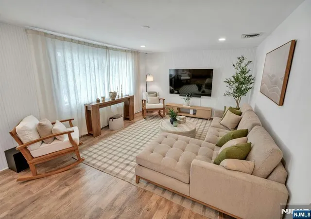 4th image of 240 Gordon Ave, Totowa, NJ 07512 | MLS# 26029475