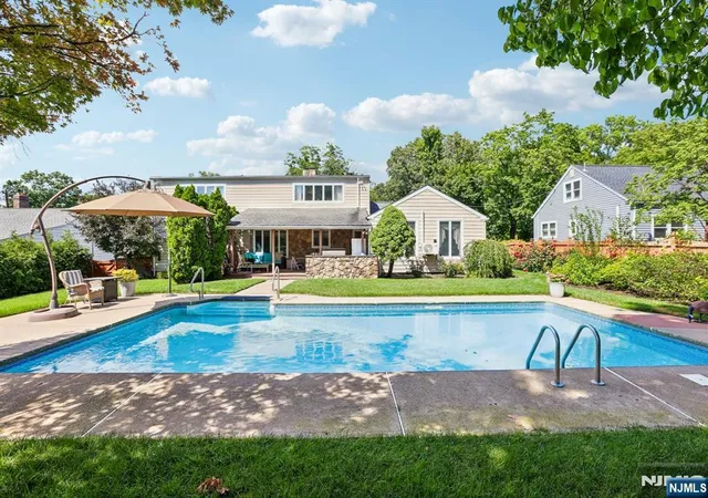 Photo 2 of Sale Pending at 998 Washington Ave, Ho Ho Kus, NJ 07423 | MLS# 26029493 | Listing updated on 2026-09-10