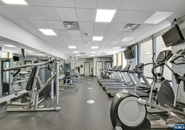 2nd image of 800 Palisade Ave, Fort Lee, NJ 07024